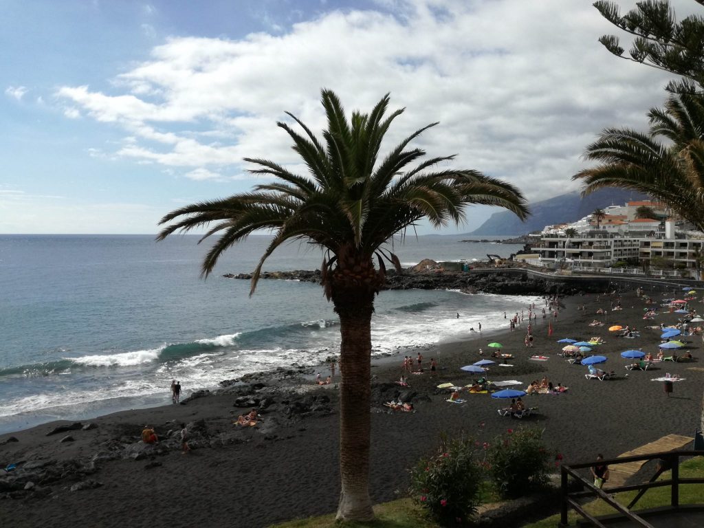 Czarna plaża w Puerto de Santiago.